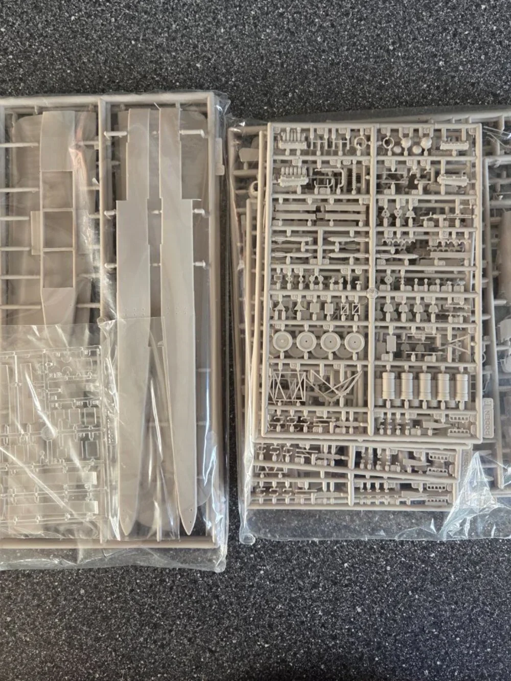 Roden, Zeppelin Staaken R.VI German WW1 Bomber 1/72 scale Sealed Contents RARE